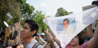 México le canta El Triste a José José