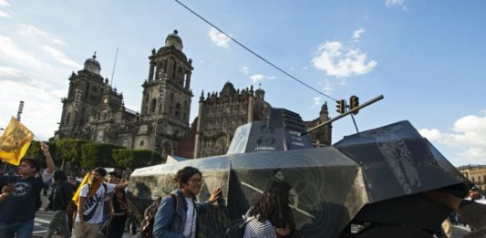 México recuerda masacre estudiantil de Tlatelolco en 1968 con protestas