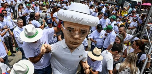 Uribe, el poderoso expresidente de Colombia cara a cara con la justicia