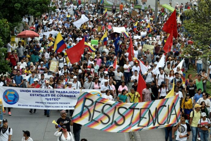 Colombia encara séptimo día de protestas con tibia adhesión a huelga