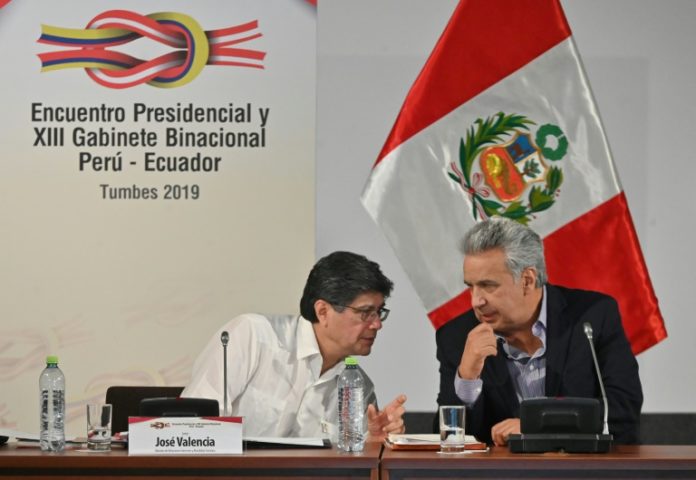 Congreso de Ecuador rechaza ley sobre impuestos a bebidas, bolsas y telefonía