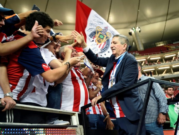 Fallece en Nueva York dueño del popular equipo mexicano Chivas por paro respiratorio