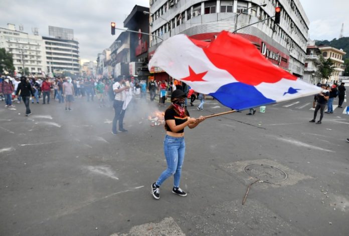 Gobierno panameño estudia cambios a su reforma constitucional tras protestas