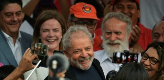 Lula en la calle, otra 'hiena' para el 'león' Bolsonaro