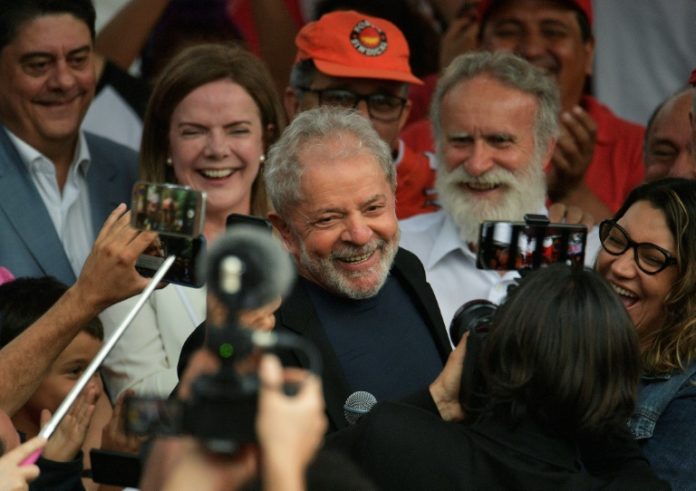 Lula en la calle, otra 'hiena' para el 'león' Bolsonaro