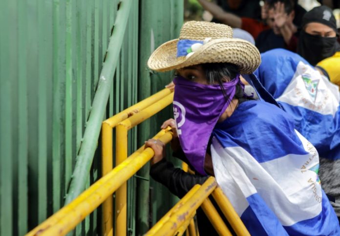 Nicaragua desaloja a partidarios del gobierno de catedral entre presiones de ONU y OEA