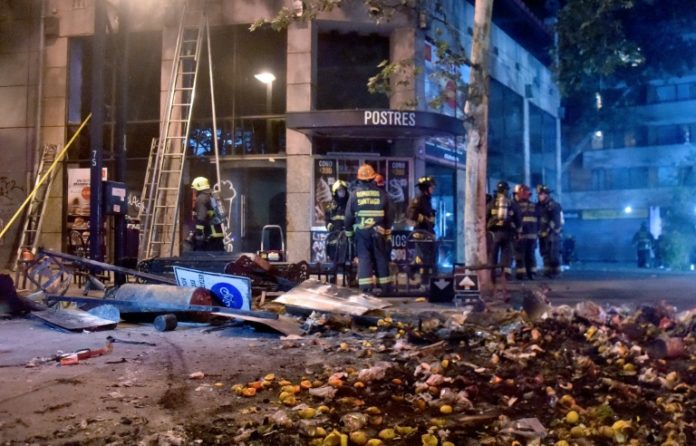 Piñera endurece el tono frente a protestas que siguen en expansión en Chile