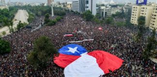 Piñera se abre a reformar la Constitución para aplacar la crisis social en Chile