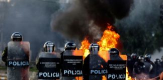 Presidenta interina de Bolivia bajo fuego cruzado de opositores y aliados - Evo Morales