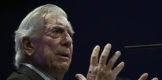 Vargas Llosa dice que con AMLO México podría volver a la "dictadura"