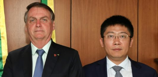 Bolsonaro recibe al CEO de Huawei Brasil pero niega haber discutido 'propuesta' de 5G