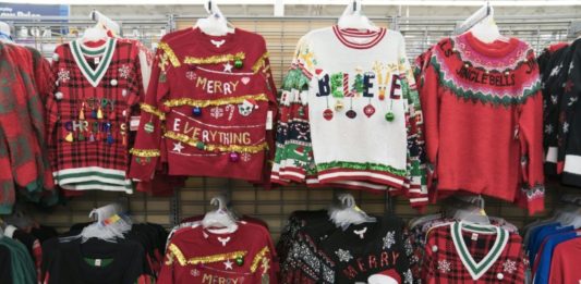 Colombia demandará a Walmart por promoción de suéter que vincula al país con cocaína