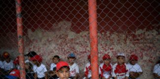 Cuna de mitos del béisbol venezolano lucha por sobrevivir