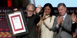 David Huerta recibe premio FIL de Guadalajara