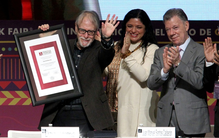 David Huerta recibe premio FIL de Guadalajara