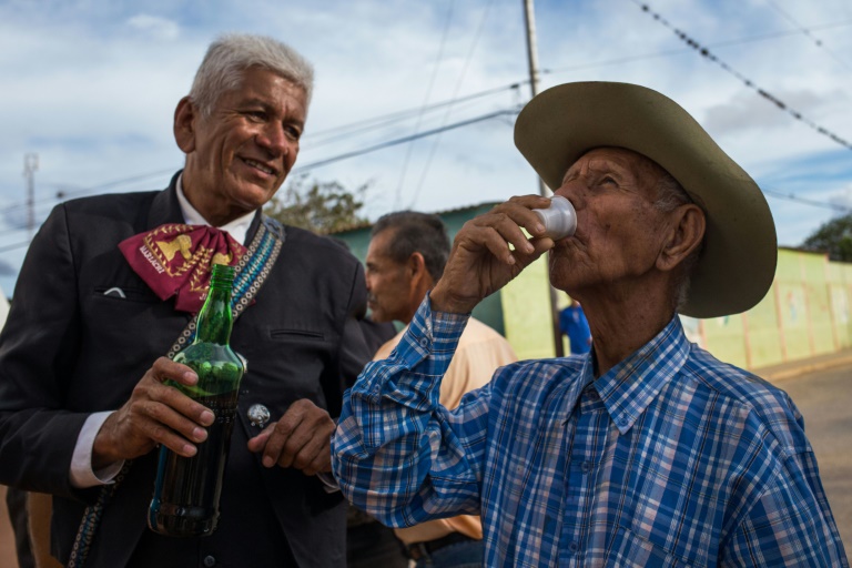 De whisky a cocuy, la crisis cambia el brindis de los venezolanos