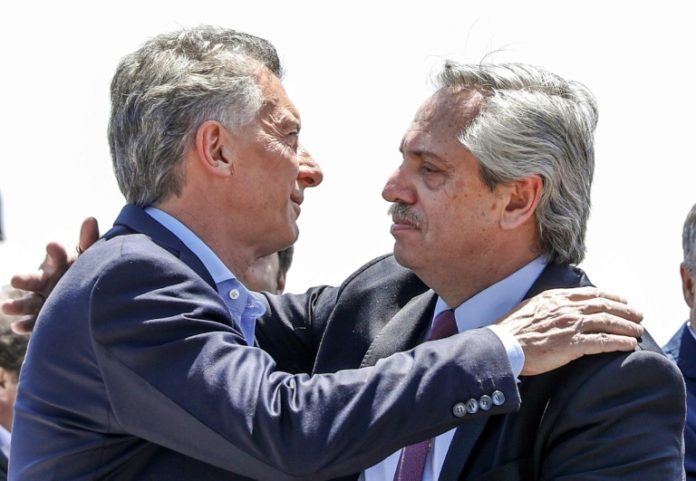 Fernández asume como presidente en una Argentina en crisis pero en calma