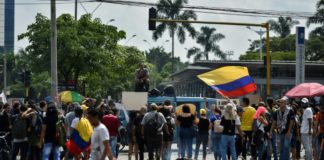 Miles de personas se unen a tercer "paro nacional" contra Duque en Colombia