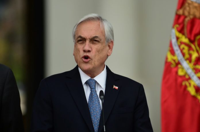 Piñera anuncia que dará una ayuda de USD 124 a más de un millón de familias