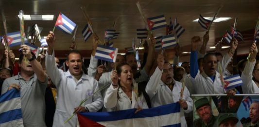 Repatriación de médicos cubanos, golpe político y económico