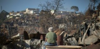 Unas 200 casas afectadas por incendio forestal en Chile