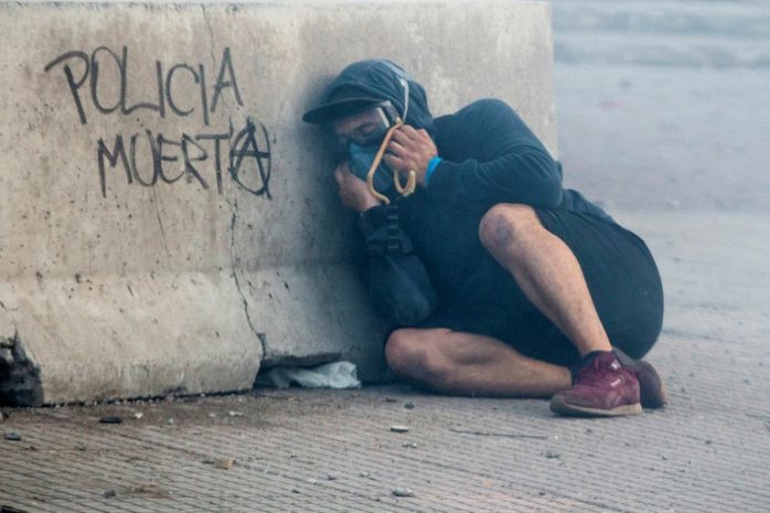 Ataques a sede policial prolongan la tensión en la periferia de Santiago de Chile