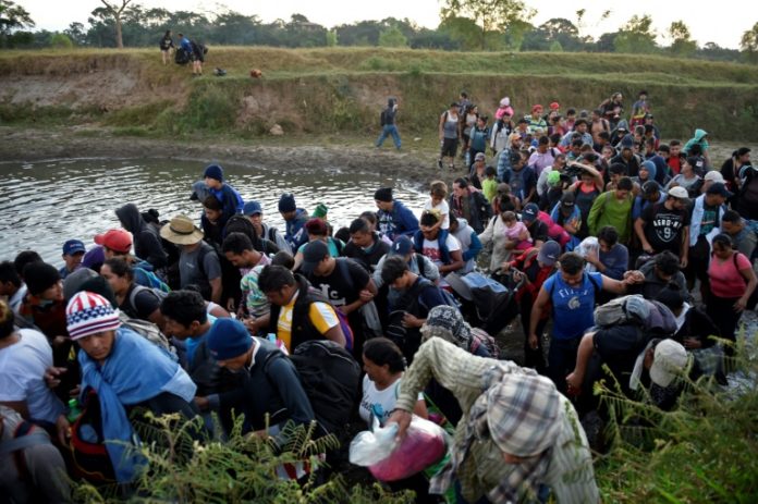 Fuerzas mexicanas detienen a 800 de migrantes de la caravana 2020