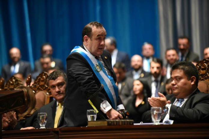 Giammattei asume presidencia de Guatemala con promesas de atacar pobreza y corrupción