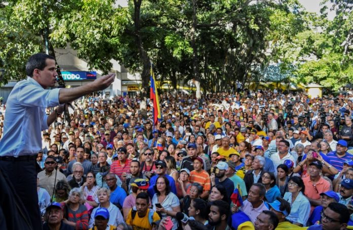 Guaidó anuncia gestiones con aliados de América Latina para 'reestructuración' de Telesur