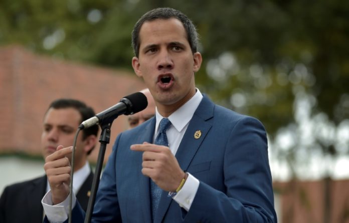 Reconocer a Guaidó y lidiar con Maduro - un año de delirio en Venezuela