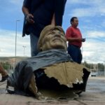 Retiran busto de Evo Morales de un polideportivo en el centro de Bolivia