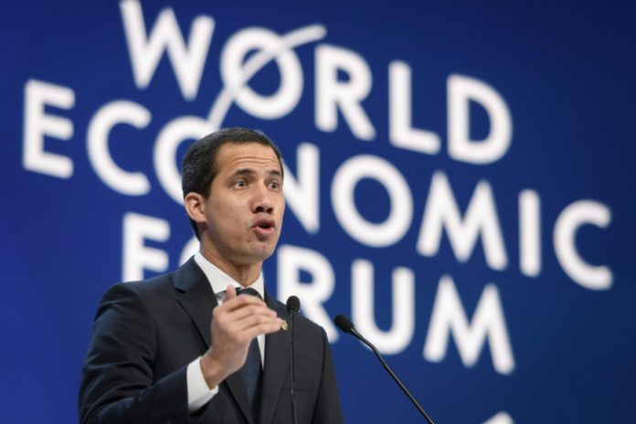 "Solos no podemos", dice líder opositor venezolano Guaidó en Davos