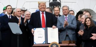 Trump rubricó el acuerdo comercial T-MEC con adiós a "pesadilla del TLCAN"