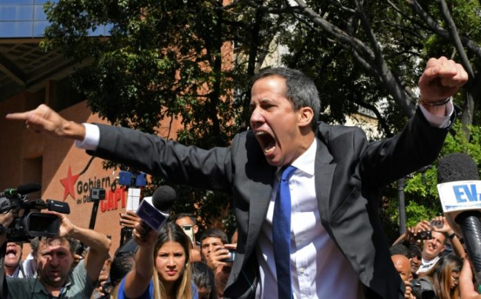 Un año de ofensiva de Guaidó contra Maduro