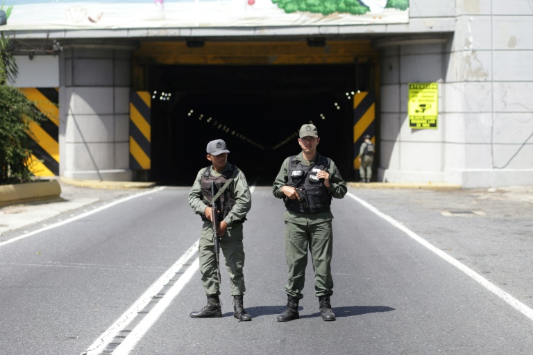 Guaidó vuelve a Venezuela en medio agresiones y anuncia nueva ofensiva contra Maduro