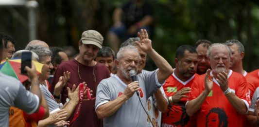 Lula pide aplazar interrogatorio para ir a ver al papa el 13 de febrero