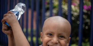 Niños con cáncer penden de un hilo ante nueva escasez de medicamentos en México