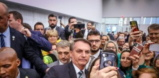 Bolsonaro minimiza riesgo del coronavirus y reitera apoyo a la oposición venezolana