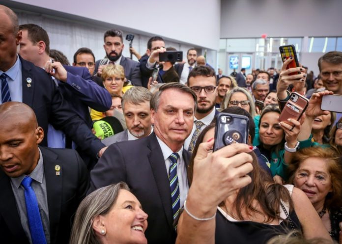 Bolsonaro minimiza riesgo del coronavirus y reitera apoyo a la oposición venezolana