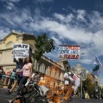 Chile cumple 30 años de democracia sin fiesta y con amargura