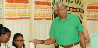 Crece la tensión política en Guyana, a la espera de los resultados electorales