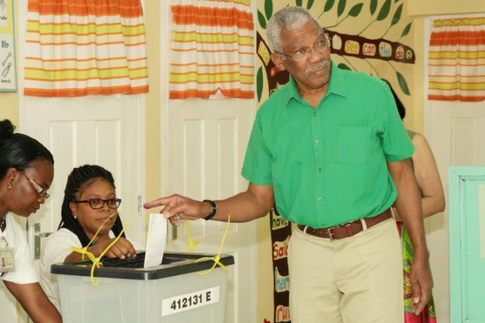 Crece la tensión política en Guyana, a la espera de los resultados electorales