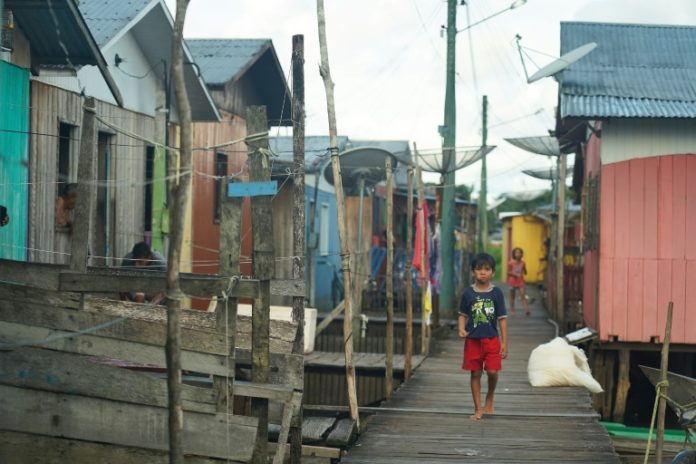 El temor al coronavirus llega a las profundidades de la Amazonía