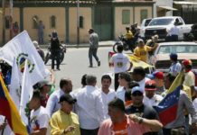Guaidó denuncia ataque a balazos a manifestación que lideraba en Venezuela
