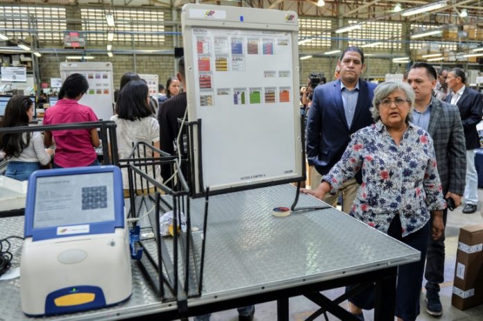 Incendio en depósito de equipos para elecciones de Venezuela