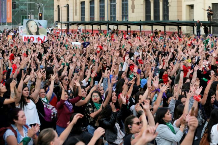 Piñera desata polémica en Chile al responsabilizar a las mujeres por sufrir abusos