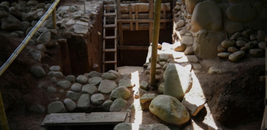 Una estela revela inicios de la escritura maya en Guatemala