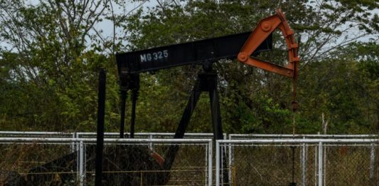 "Armagedón": Petróleo venezolano se desploma a mínimos en más de 20 años