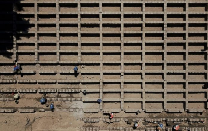 Ciudad mexicana de Guadalajara prepara 700 fosas para muertos por coronavirus