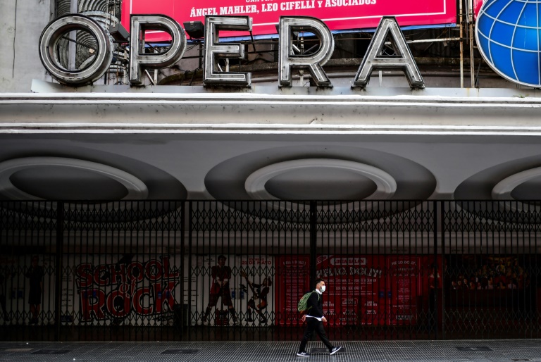 El amor al teatro lleva a los argentinos a seguirlo online en la cuarentena